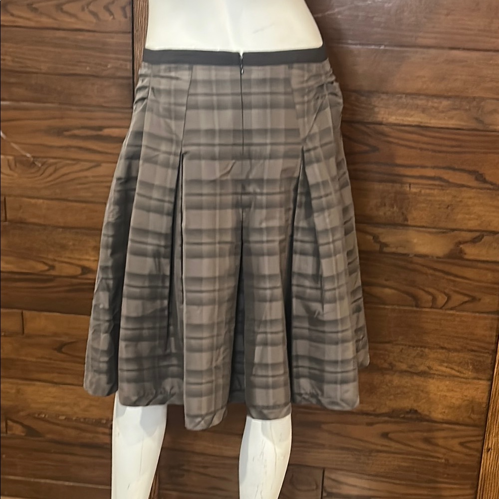Chic A-Line Plaid Skirt in Gray - Picture 4 of 5
